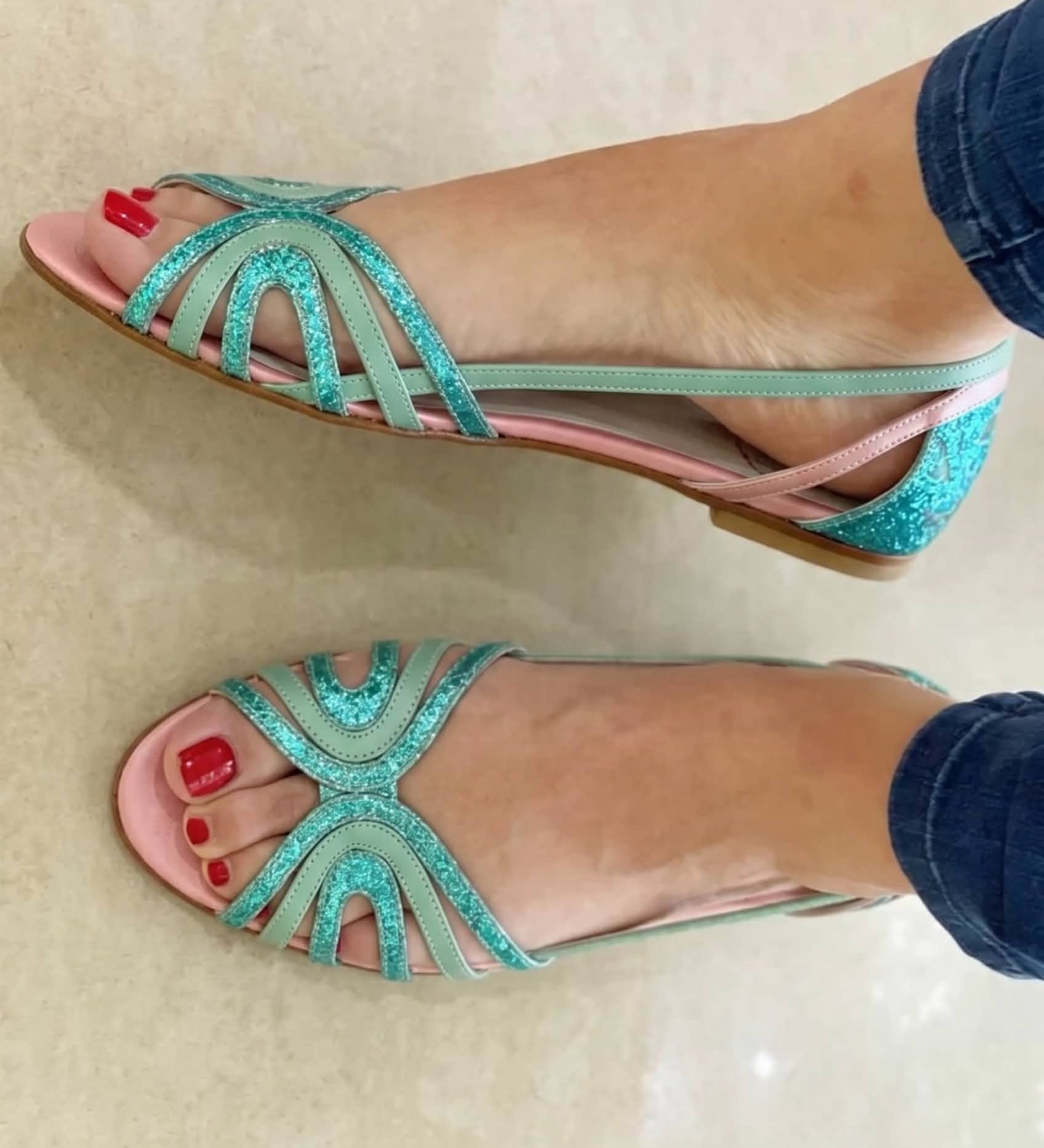 Leonor - Sandalias Doradas Luz de Verano